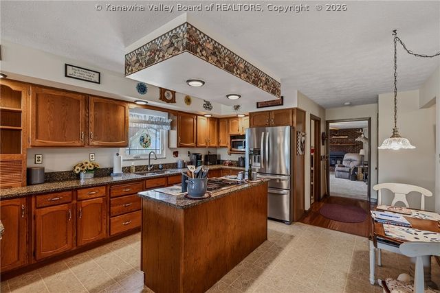 106 Rosewood Drive, Hurricane, WV 25526
