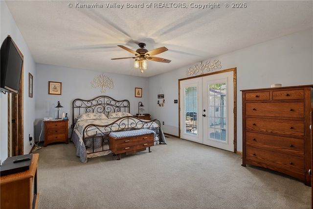 106 Rosewood Drive, Hurricane, WV 25526