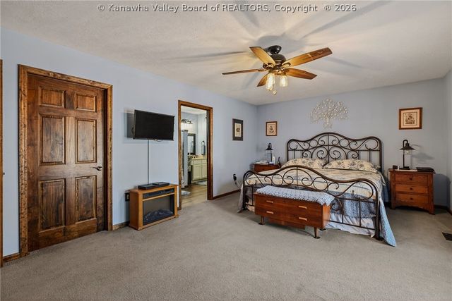 106 Rosewood Drive, Hurricane, WV 25526