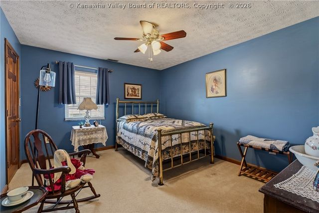 106 Rosewood Drive, Hurricane, WV 25526