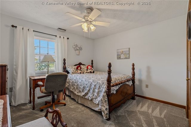 106 Rosewood Drive, Hurricane, WV 25526