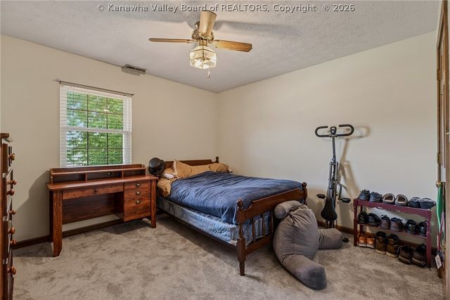 106 Rosewood Drive, Hurricane, WV 25526