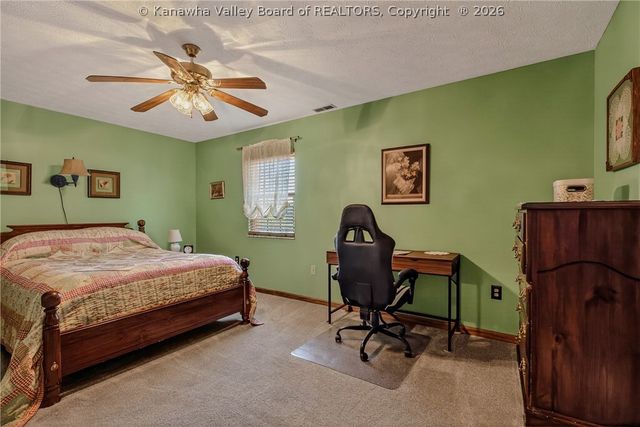 106 Rosewood Drive, Hurricane, WV 25526