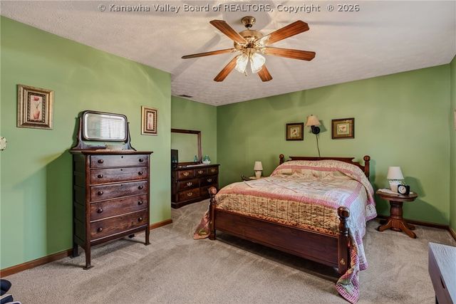 106 Rosewood Drive, Hurricane, WV 25526