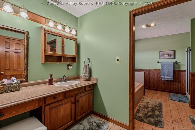 106 Rosewood Drive, Hurricane, WV 25526