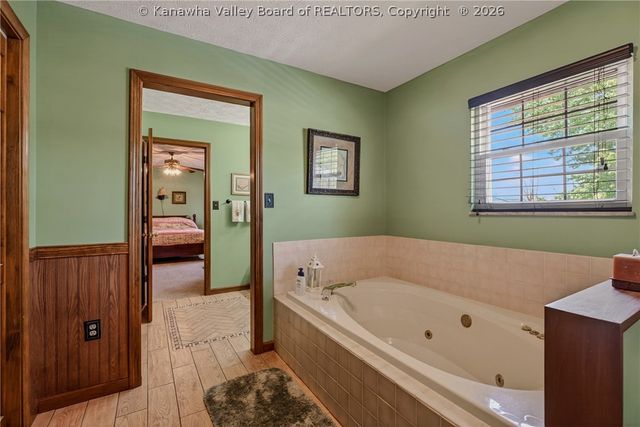 106 Rosewood Drive, Hurricane, WV 25526