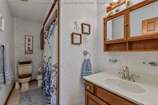 106 Rosewood Drive, Hurricane, WV 25526