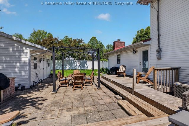 106 Rosewood Drive, Hurricane, WV 25526