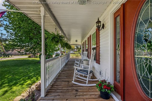 106 Rosewood Drive, Hurricane, WV 25526
