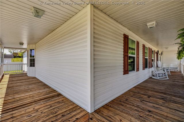 106 Rosewood Drive, Hurricane, WV 25526