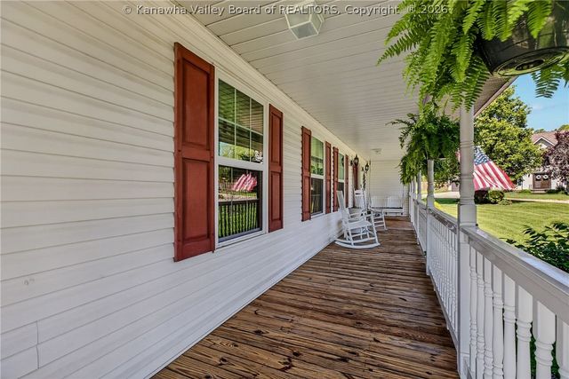 106 Rosewood Drive, Hurricane, WV 25526