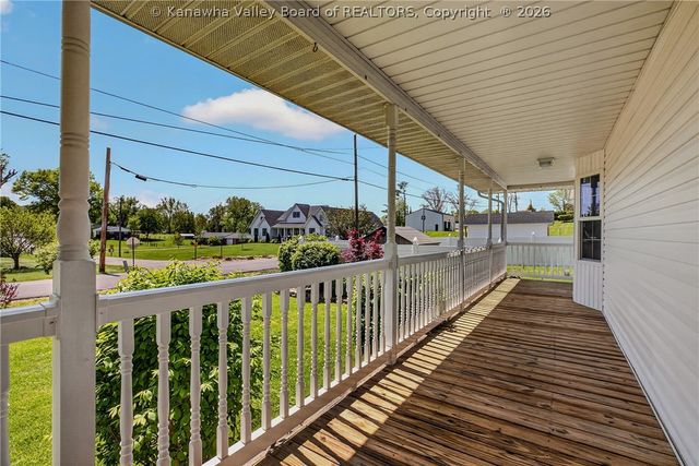 106 Rosewood Drive, Hurricane, WV 25526
