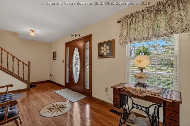 106 Rosewood Drive, Hurricane, WV 25526