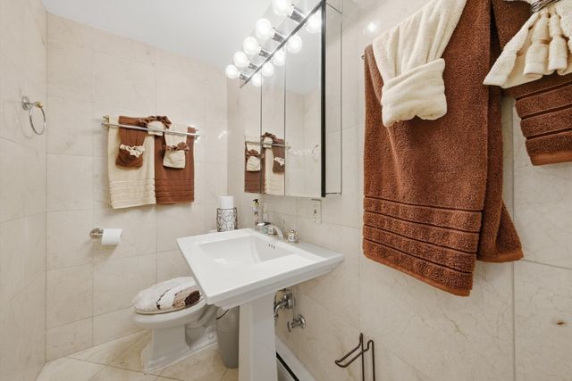 601 E 32nd Street 310, Chicago, IL 60616