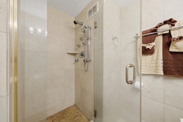 601 E 32nd Street 310, Chicago, IL 60616