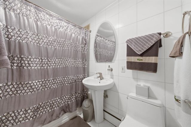 601 E 32nd Street 310, Chicago, IL 60616