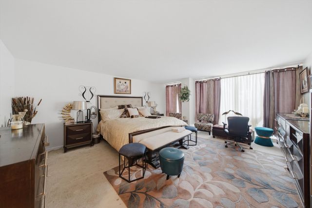 601 E 32nd Street 310, Chicago, IL 60616