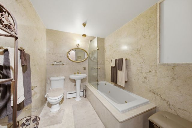 601 E 32nd Street 310, Chicago, IL 60616