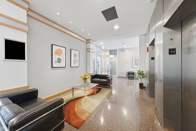 601 E 32nd Street 310, Chicago, IL 60616