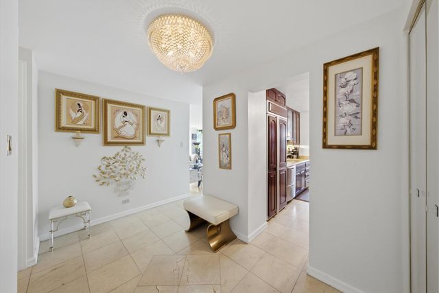601 E 32nd Street 310, Chicago, IL 60616