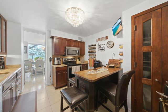 601 E 32nd Street 310, Chicago, IL 60616