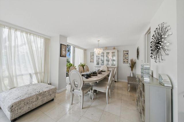 601 E 32nd Street 310, Chicago, IL 60616