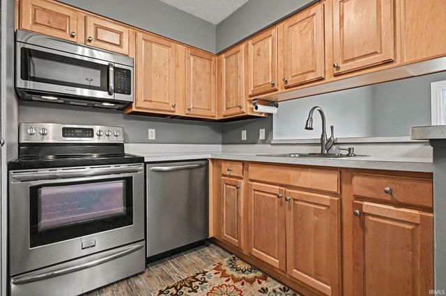 913 Berkley Circle, Mishawaka, IN 46544