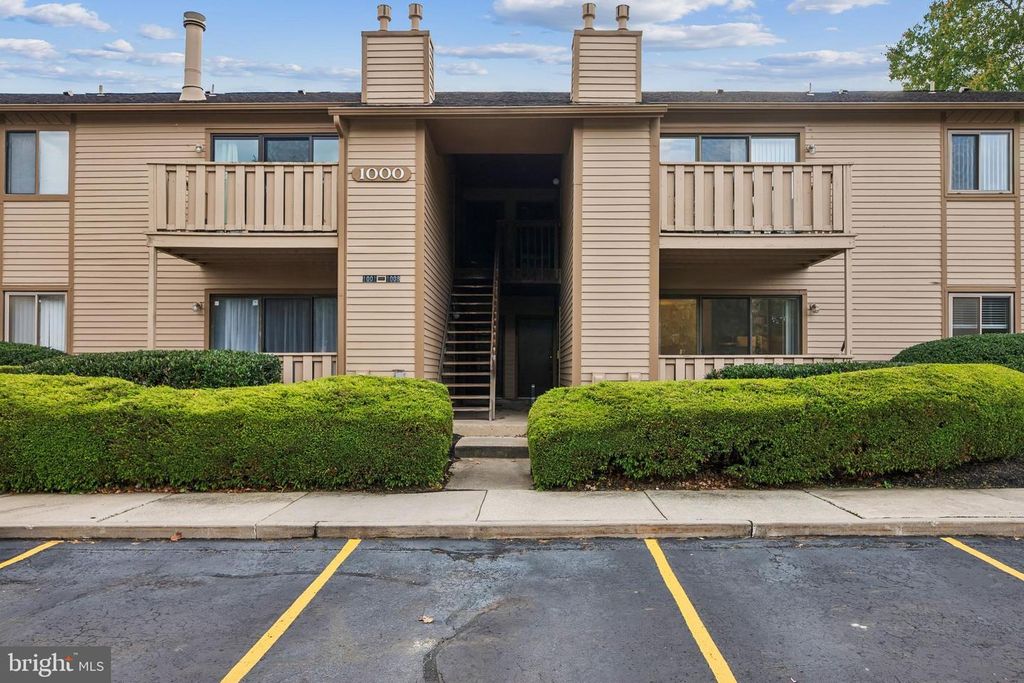 1001 WOODHOLLOW DR, Marlton, NJ 08053