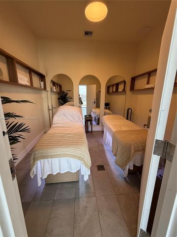 229 SW 9th St 507, Miami, FL 33130