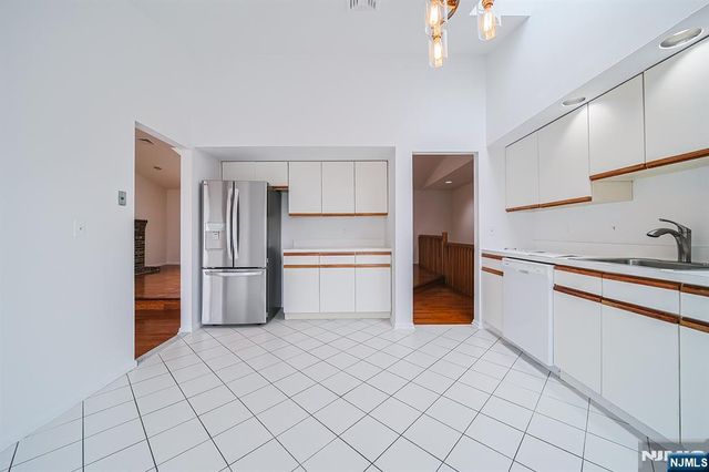 1437 John Street, Fort Lee, NJ 07024