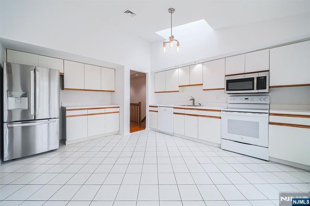 1437 John Street, Fort Lee, NJ 07024