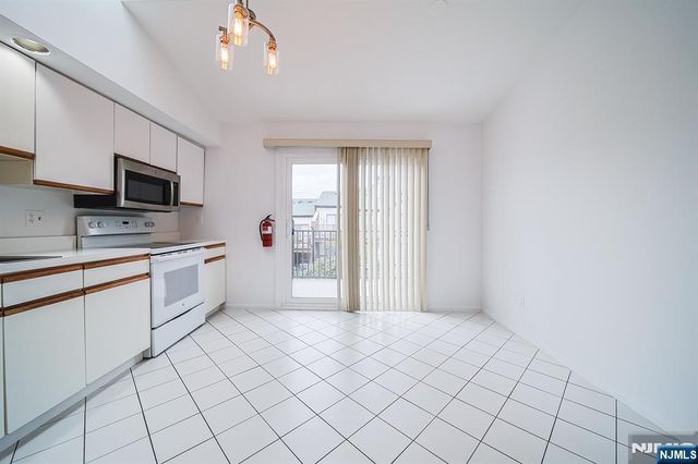 1437 John Street, Fort Lee, NJ 07024