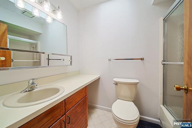 1437 John Street, Fort Lee, NJ 07024