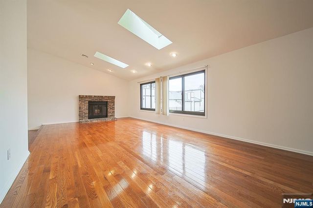 1437 John Street, Fort Lee, NJ 07024