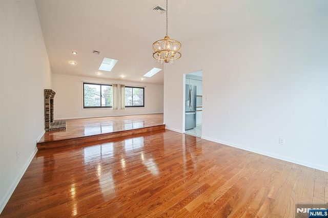 1437 John Street, Fort Lee, NJ 07024