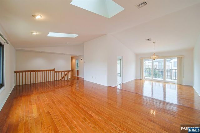 1437 John Street, Fort Lee, NJ 07024