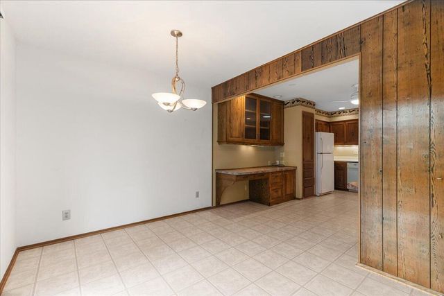 17694 Nassau DRIVE, Brookfield, WI 53045
