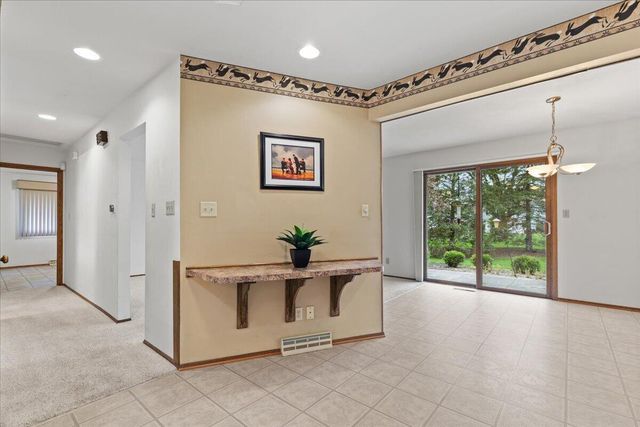 17694 Nassau DRIVE, Brookfield, WI 53045