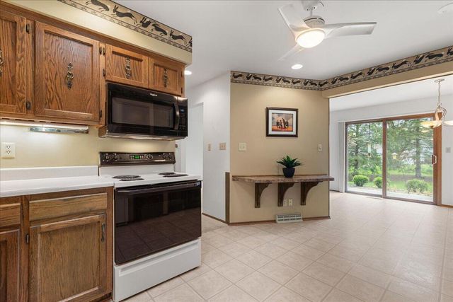 17694 Nassau DRIVE, Brookfield, WI 53045