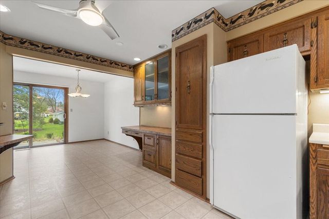 17694 Nassau DRIVE, Brookfield, WI 53045