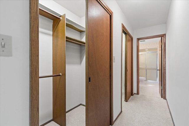 17694 Nassau DRIVE, Brookfield, WI 53045