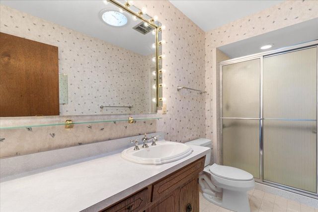 17694 Nassau DRIVE, Brookfield, WI 53045