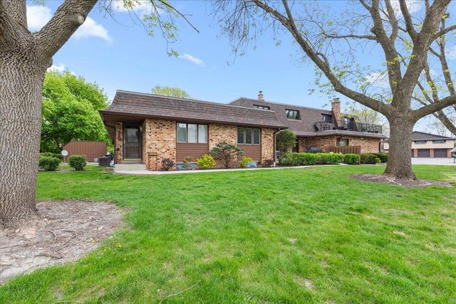 17694 Nassau DRIVE, Brookfield, WI 53045