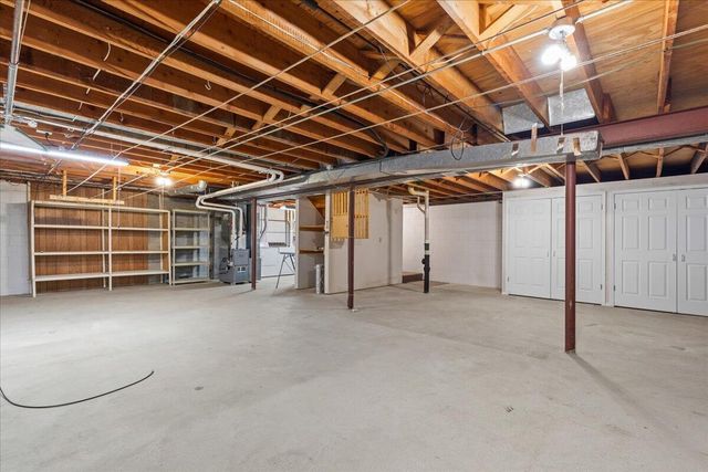 17694 Nassau DRIVE, Brookfield, WI 53045