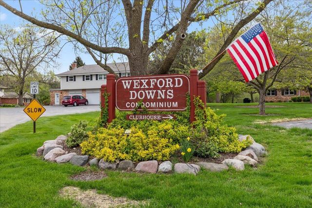 17694 Nassau DRIVE, Brookfield, WI 53045