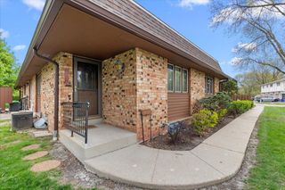 17694 Nassau DRIVE, Brookfield, WI 53045