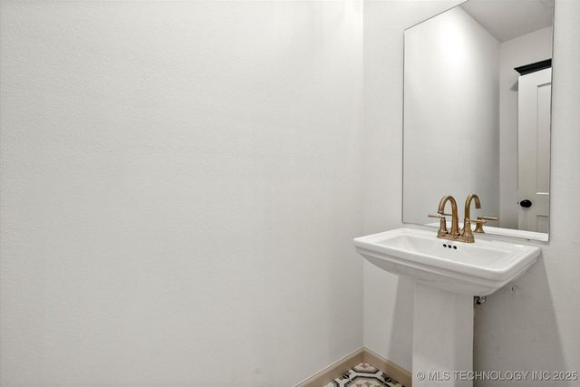 7109 E Queens Street, Broken Arrow, OK 74014