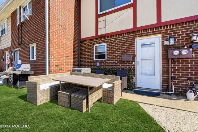 7 Briar Mills Drive, Brick, NJ 08724