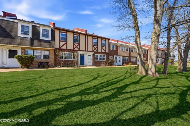 7 Briar Mills Drive, Brick, NJ 08724