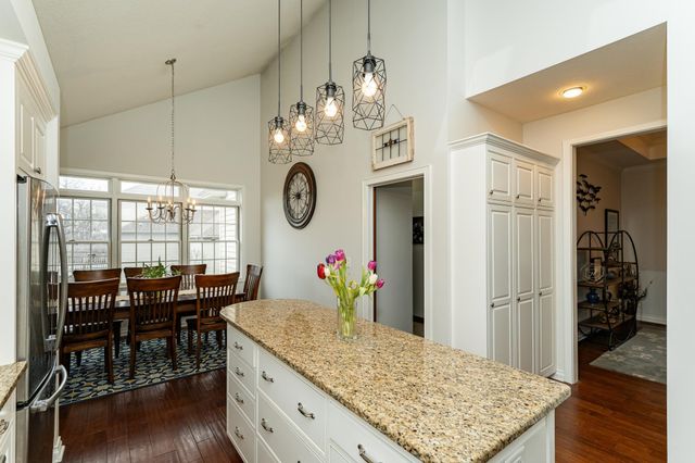 2011 Baihly Heights Drive SW, Rochester, MN 55902